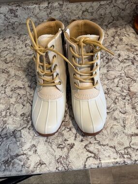 Wolverine Cream and Tan Kids Duck Boots with Side Zip